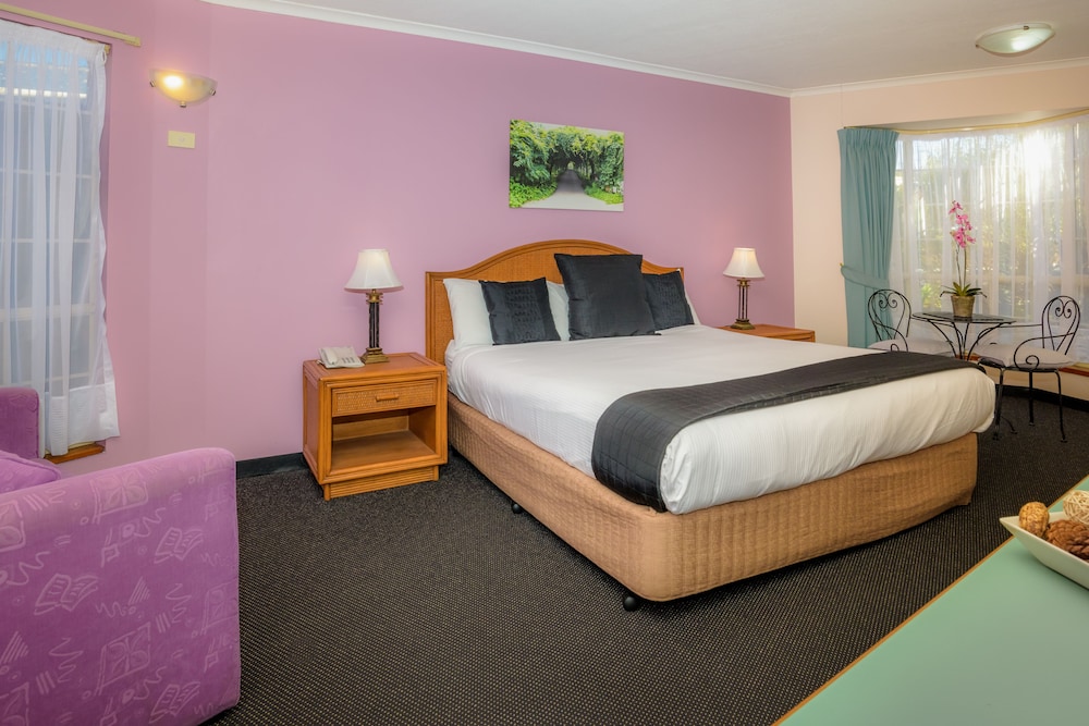 sapphire waters motor inn