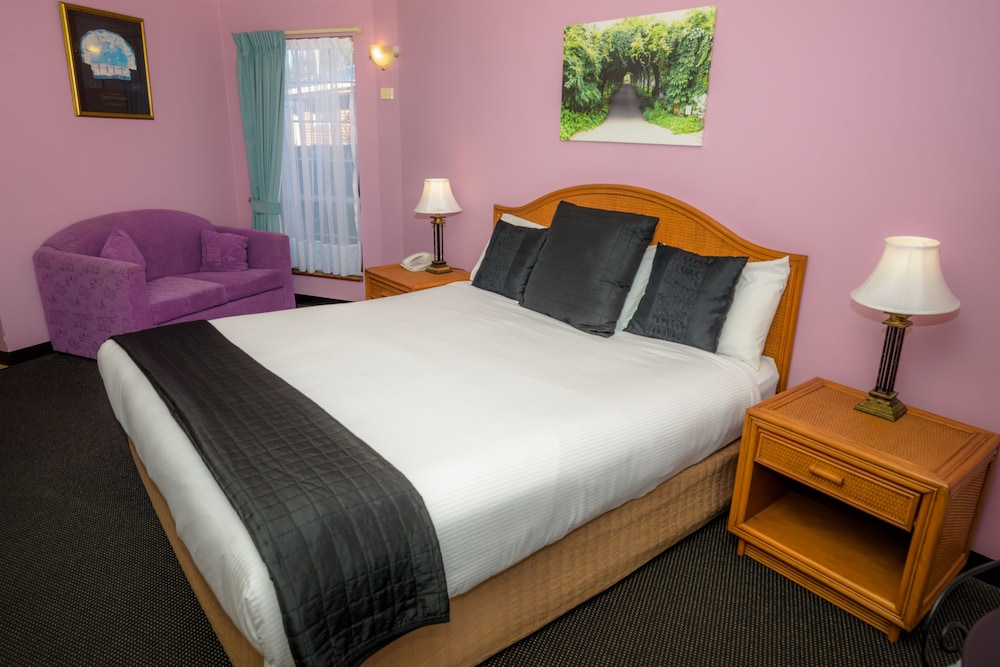 sapphire waters motor inn