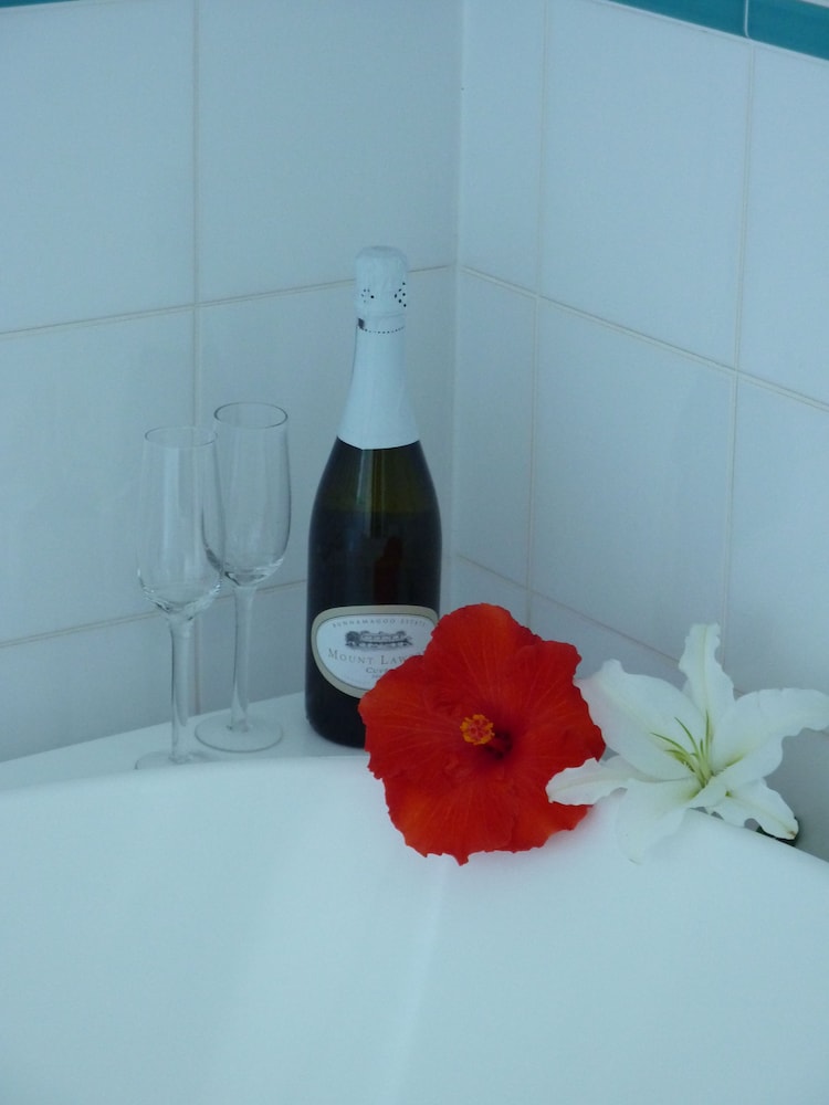 sapphire waters motor inn