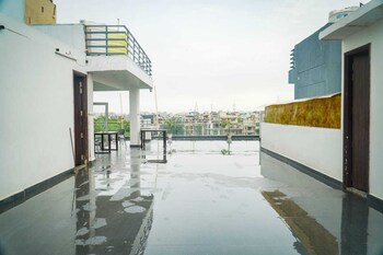 leaf studio hospitalities near medanta