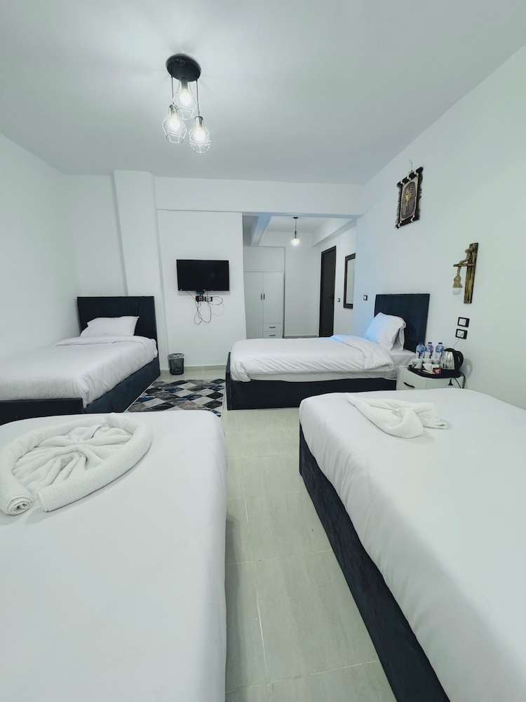 arena pyramids view