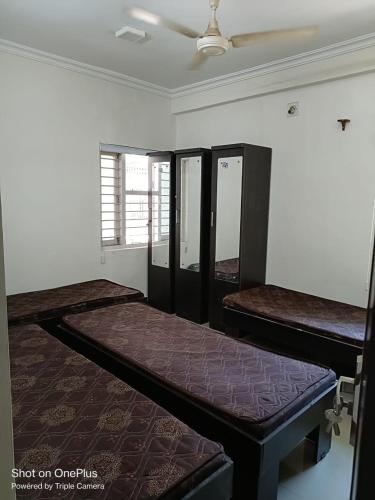 Pihu Girls Pg,,1 star