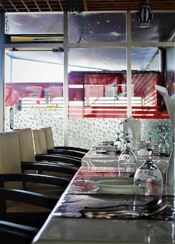 Hotel Luxury Inn,,3 star