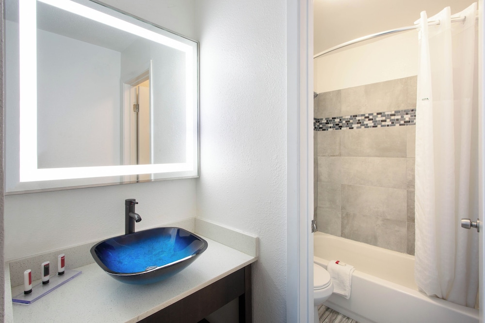 university inn and suites