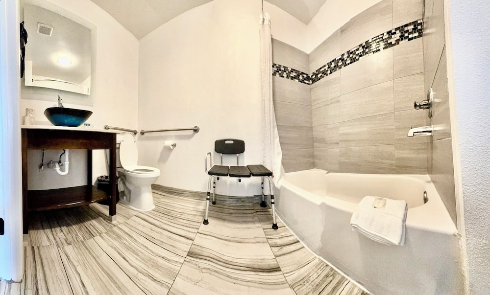 university inn and suites