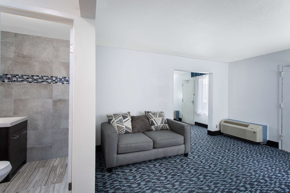 university inn and suites