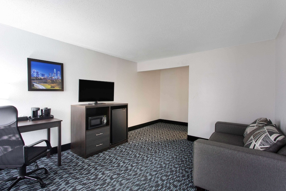 university inn and suites
