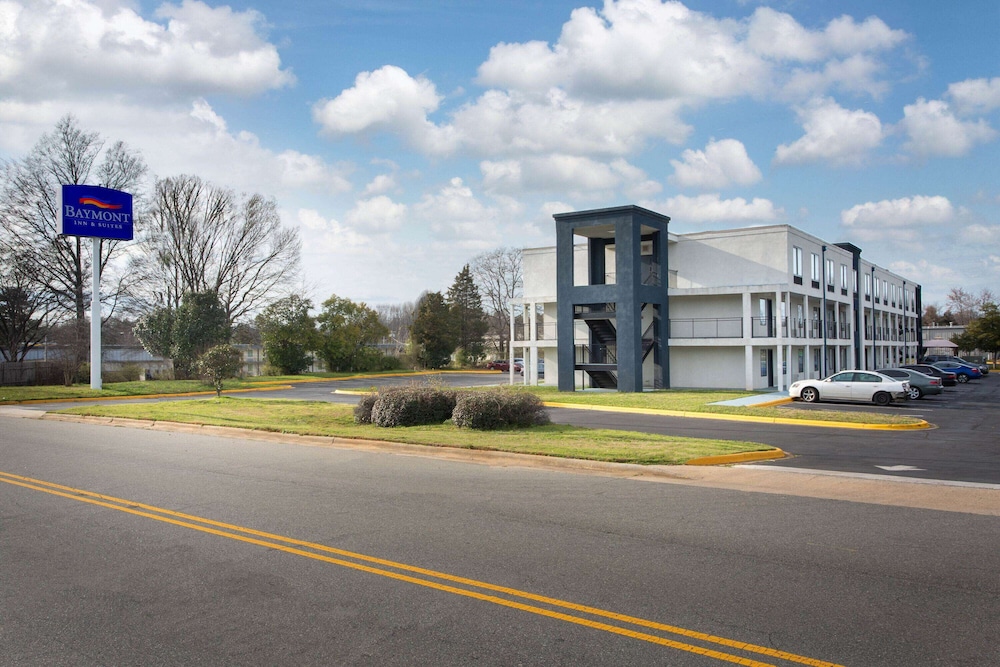 university inn and suites