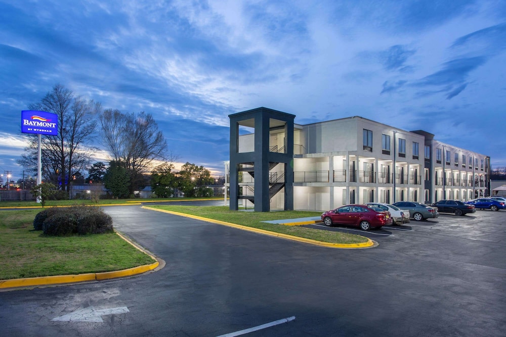 university inn and suites