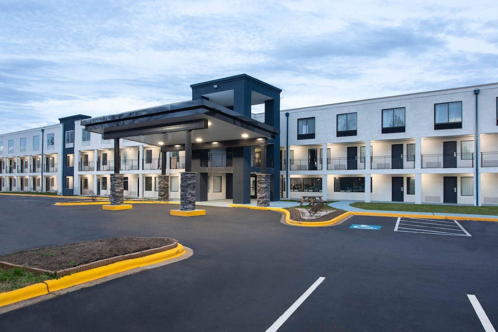 university inn and suites