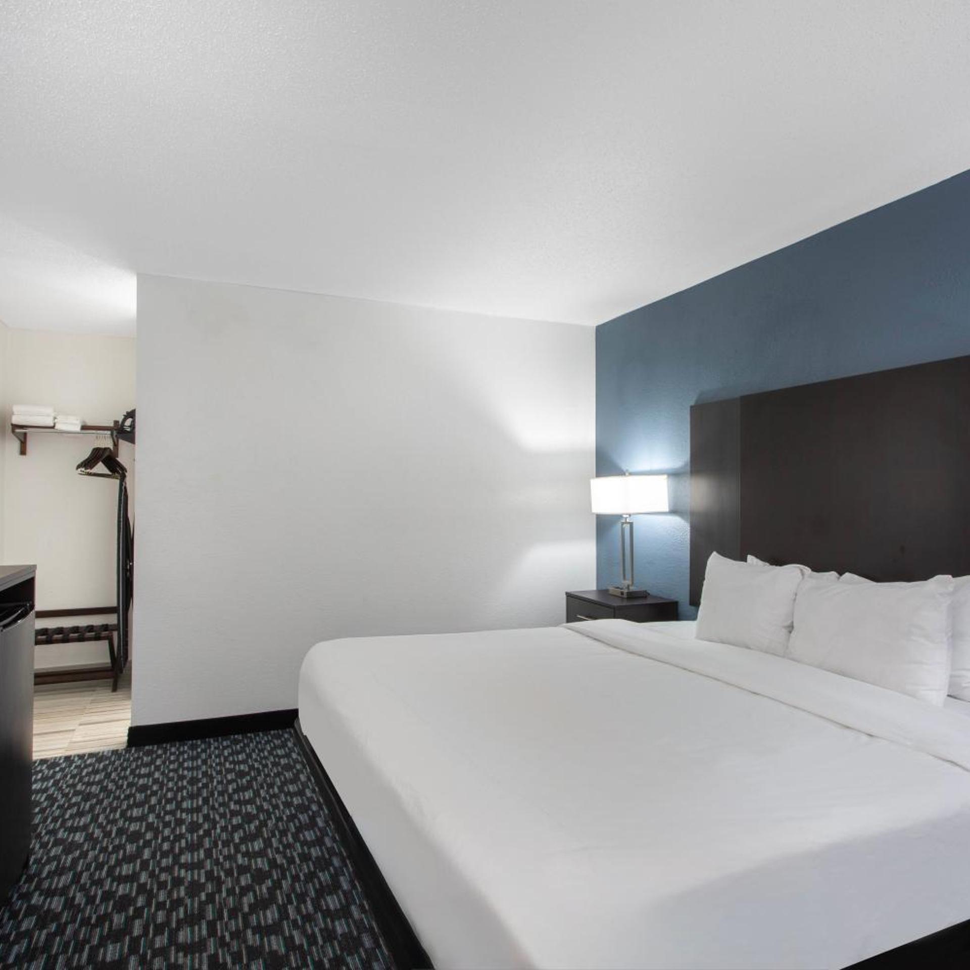 university inn and suites