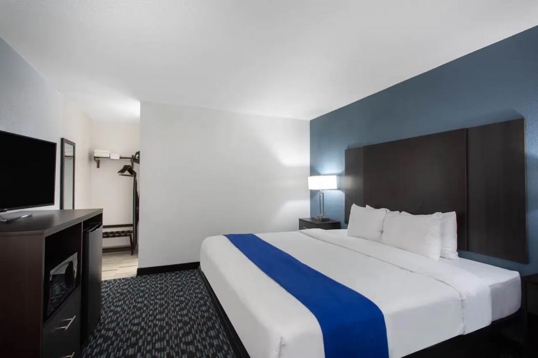 university inn and suites