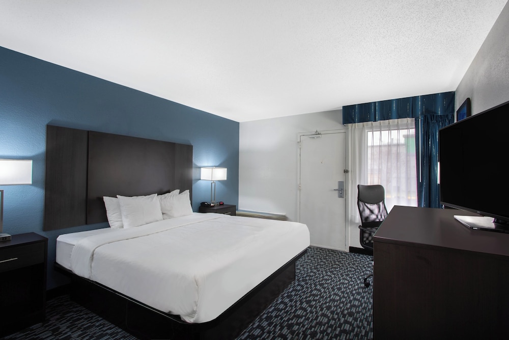 university inn and suites