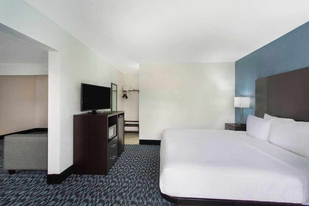 university inn and suites