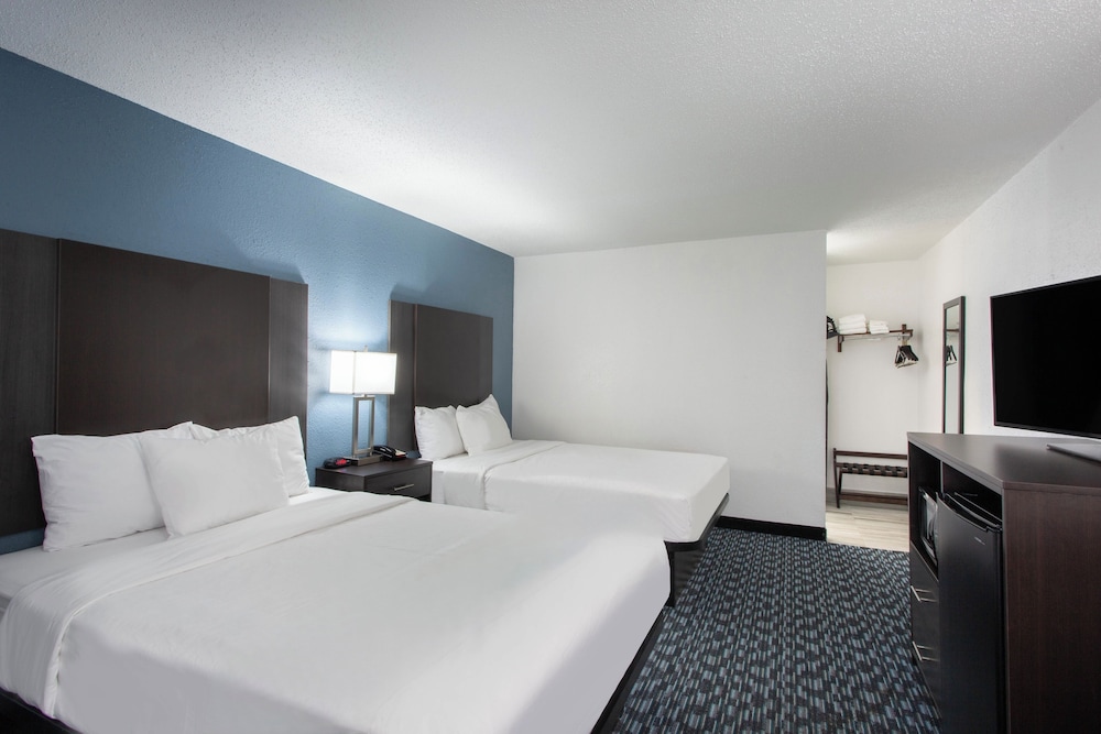 university inn and suites