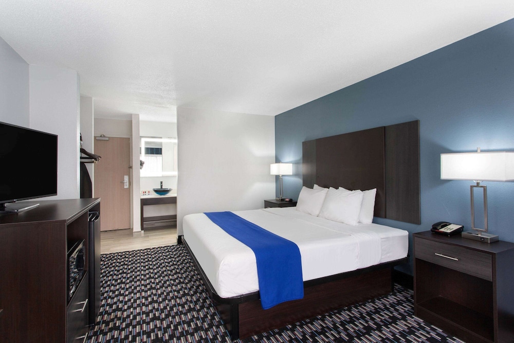 university inn and suites