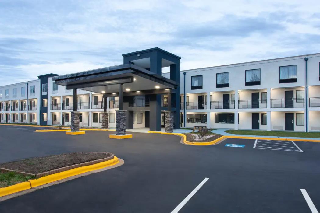 university inn and suites
