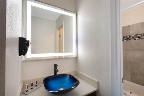 University Inn And Suites',,3 star