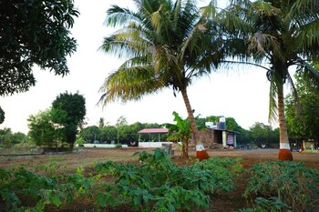 radhe farm 200mtr from devaliya park