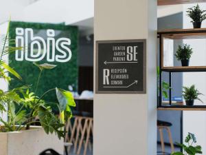 ibis puerto san martin