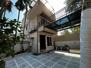 Mahuaa Bunglow,,3 star