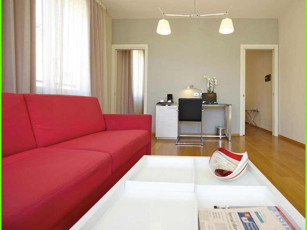 mercure milano solari