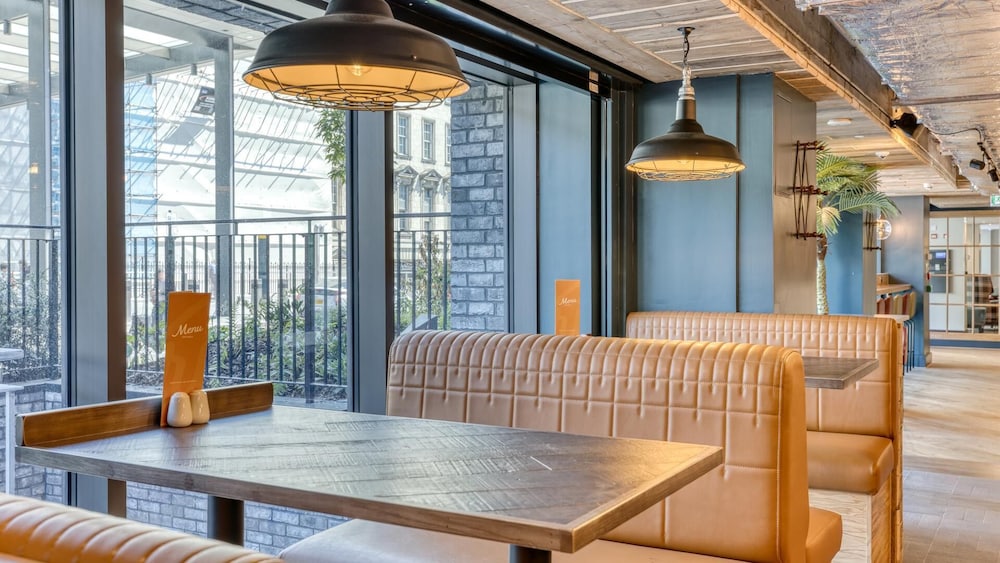 premier inn london paddington paddington station