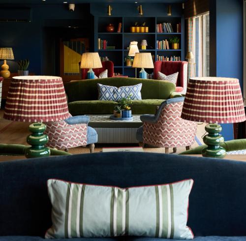 mad swans in the mendips