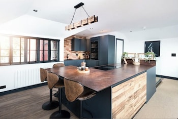 Captains Loft,,2 star