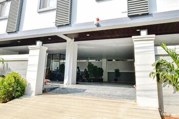 Ssr Ikon Suites,,3 star