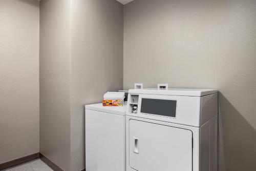 avid hotel el paso east by ihg