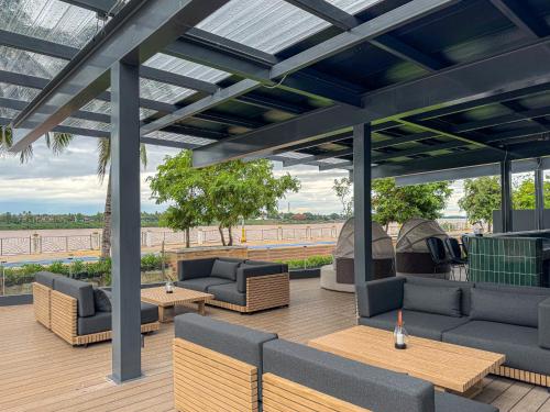 lepont riverfront resort nongkhai