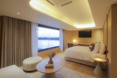 lepont riverfront resort nongkhai
