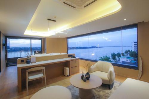 lepont riverfront resort nongkhai