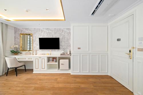 the cyan at patong hotel