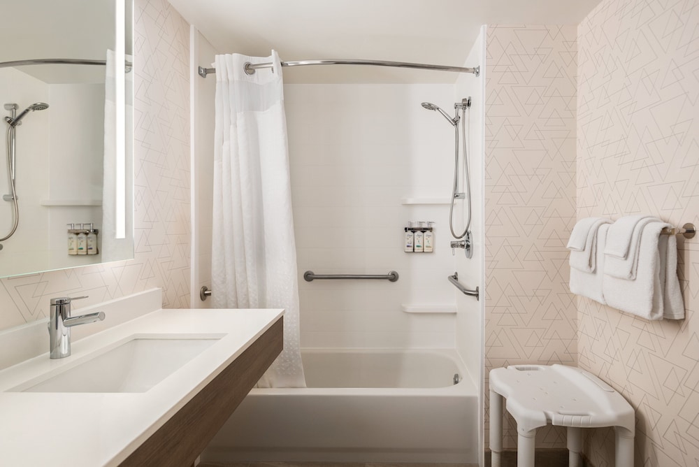 holiday inn express and suites mobile west i 10 by ihg