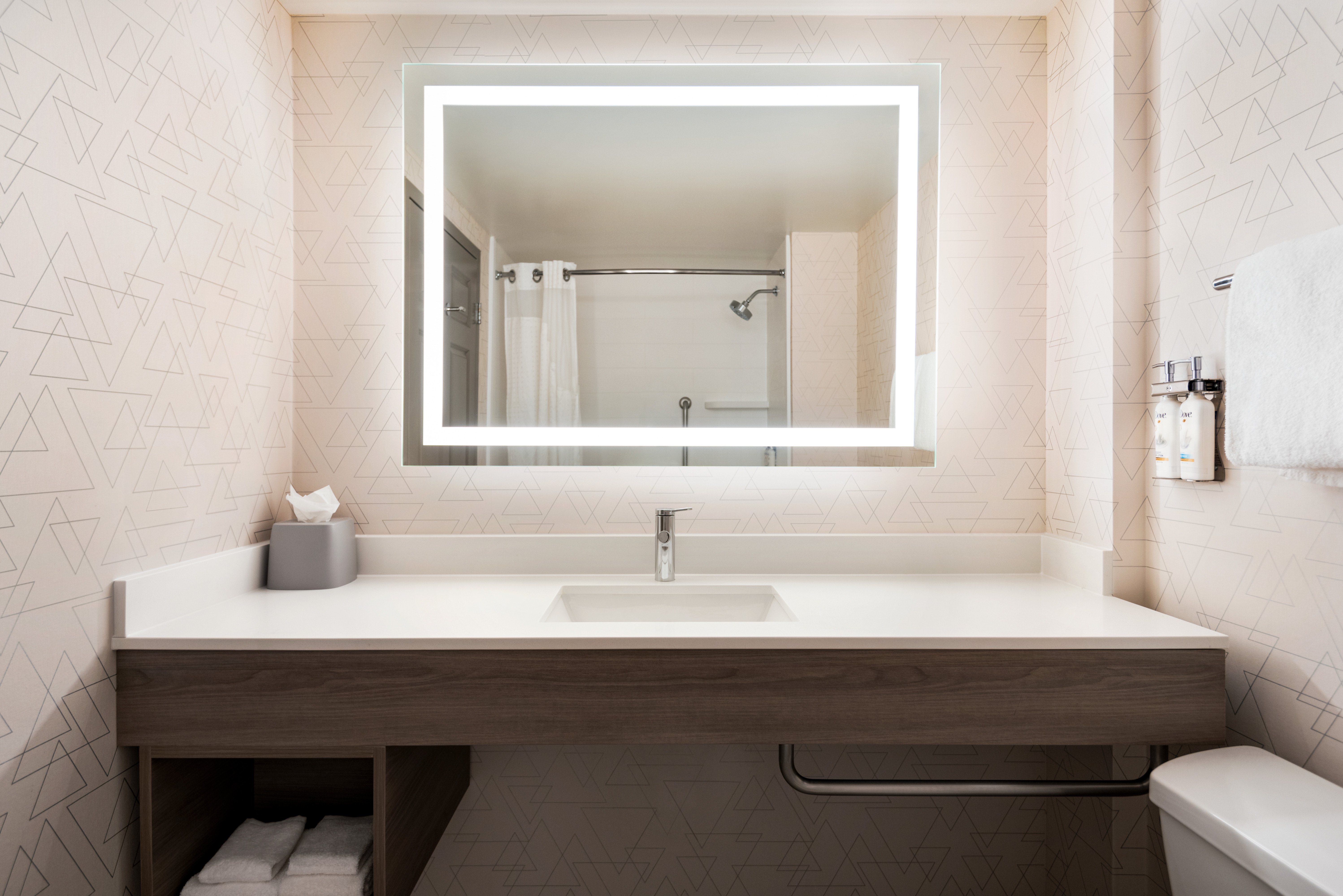 holiday inn express and suites mobile west i 10 by ihg