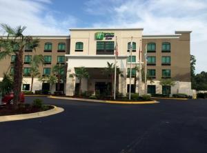 holiday inn express and suites mobile west i 10 by ihg