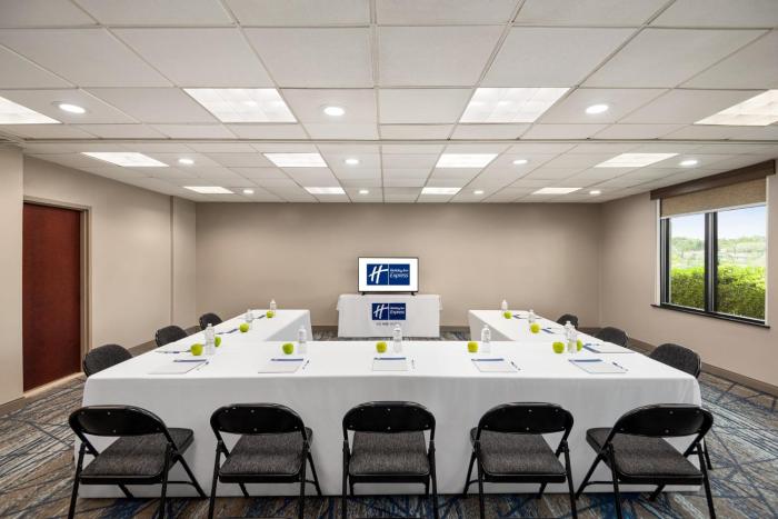 holiday inn express and suites mobile west i 10 by ihg