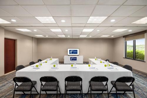holiday inn express and suites mobile west i 10 by ihg