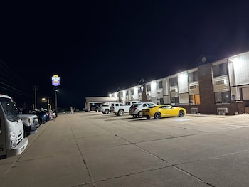 Budget Inn And Suites,,3 star