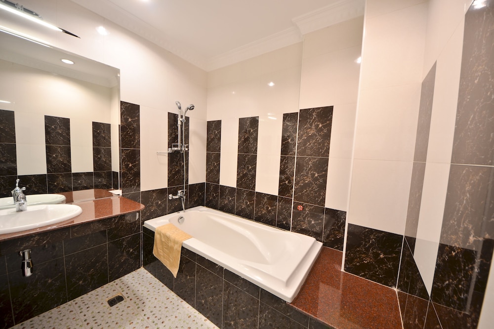 golden house international hotel