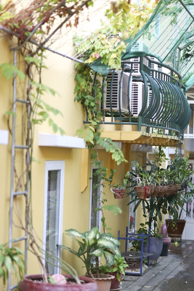 golden house international hotel