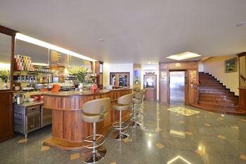 golden house international hotel