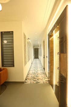 Hotel Elegance,,3 star