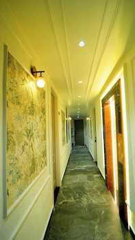 Hotel Elegance,,3 star