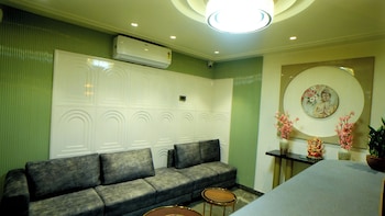 Hotel Elegance,,3 star