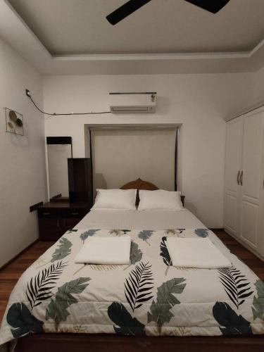 Live On Cloud 9 At Kochi,,2 star