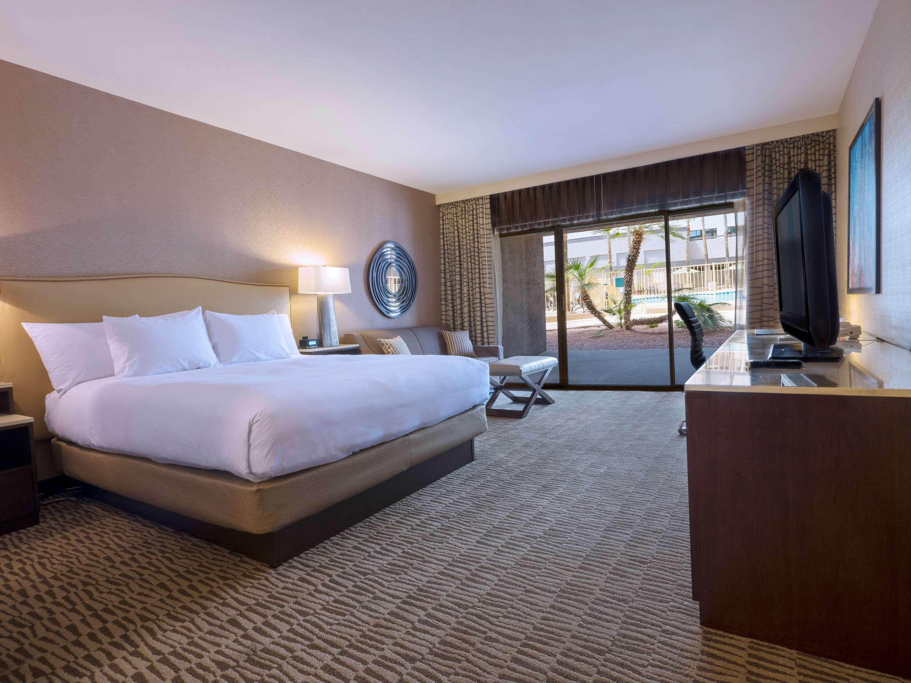 hilton phoenix airport
