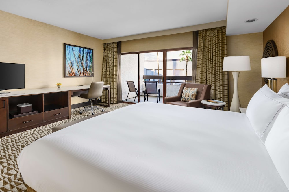 hilton phoenix airport